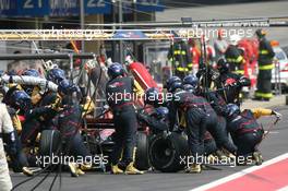 21.10.2007 Sao Paulo, Brazil,  Vitantonio Liuzzi (ITA), Scuderia Toro Rosso, STR02 pit stop - Formula 1 World Championship, Rd 17, Brazilian Grand Prix, Sunday Race