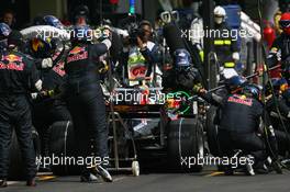 21.10.2007 Sao Paulo, Brazil,  David Coulthard (GBR), Red Bull Racing, RB3 pit stop - Formula 1 World Championship, Rd 17, Brazilian Grand Prix, Sunday Race