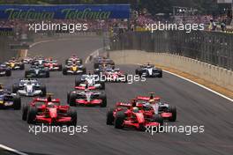 21.10.2007 Sao Paulo, Brazil,  Start of the race - Formula 1 World Championship, Rd 17, Brazilian Grand Prix, Sunday Race