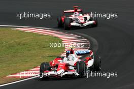 21.10.2007 Sao Paulo, Brazil,  Jarno Trulli (ITA), Toyota Racing, Takuma Sato (JPN), Super Aguri F1 - Formula 1 World Championship, Rd 17, Brazilian Grand Prix, Sunday Race