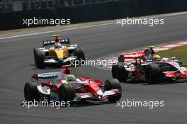 21.10.2007 Sao Paulo, Brazil,  Ralf Schumacher (GER), Toyota Racing, TF107 and Lewis Hamilton (GBR), McLaren Mercedes, MP4-22 - Formula 1 World Championship, Rd 17, Brazilian Grand Prix, Sunday Race