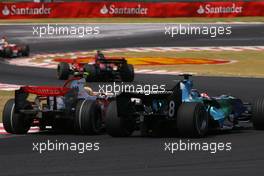 21.10.2007 Sao Paulo, Brazil,  Lewis Hamilton (GBR), McLaren Mercedes, Rubens Barrichello (BRA), Honda Racing F1 Team - Formula 1 World Championship, Rd 17, Brazilian Grand Prix, Sunday Race