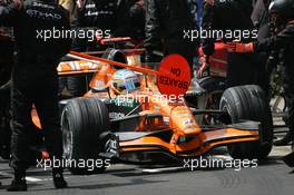 21.10.2007 Sao Paulo, Brazil,  Adrian Sutil (GER), Spyker F1 Team pit stop - Formula 1 World Championship, Rd 17, Brazilian Grand Prix, Sunday Race