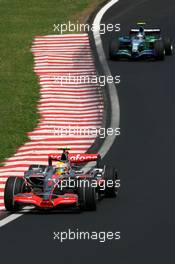 21.10.2007 Sao Paulo, Brazil,  Lewis Hamilton (GBR), McLaren Mercedes, Rubens Barrichello (BRA), Honda Racing F1 Team - Formula 1 World Championship, Rd 17, Brazilian Grand Prix, Sunday Race