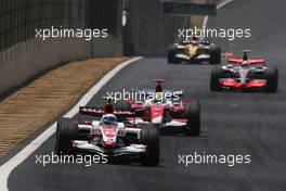 21.10.2007 Sao Paulo, Brazil,  Anthony Davidson (GBR), Super Aguri F1 Team, Ralf Schumacher (GER), Toyota Racing, Lewis Hamilton (GBR), McLaren Mercedes - Formula 1 World Championship, Rd 17, Brazilian Grand Prix, Sunday Race