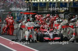 21.10.2007 Sao Paulo, Brazil,  Fernando Alonso (ESP), McLaren Mercedes, MP4-22 pit stop - Formula 1 World Championship, Rd 17, Brazilian Grand Prix, Sunday Race