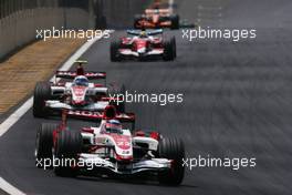 21.10.2007 Sao Paulo, Brazil,  Takuma Sato (JPN), Super Aguri F1 Team, Anthony Davidson (GBR), Super Aguri F1 Team - Formula 1 World Championship, Rd 17, Brazilian Grand Prix, Sunday Race