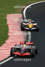 21.10.2007 Sao Paulo, Brazil,  Lewis Hamilton (GBR), McLaren Mercedes, Heikki Kovalainen (FIN), Renault F1 Team - Formula 1 World Championship, Rd 17, Brazilian Grand Prix, Sunday Race