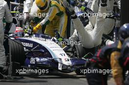 21.10.2007 Sao Paulo, Brazil,  A Willaims mechanic is knocked to to floor by Kazuki Nakajima (JPN) Williams F1 Team during a pit stop - Formula 1 World Championship, Rd 17, Brazilian Grand Prix, Sunday Race