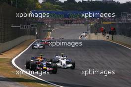 21.10.2007 Sao Paulo, Brazil,  Mark Webber (AUS), Red Bull Racing, Robert Kubica (POL),  BMW Sauber F1 Team  - Formula 1 World Championship, Rd 17, Brazilian Grand Prix, Sunday Race