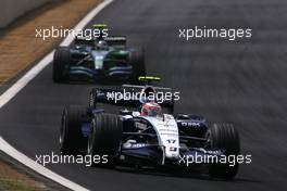 21.10.2007 Sao Paulo, Brazil,  Kazuki Nakajima (JPN), Williams F1 Team, Rubens Barrichello (BRA), Honda Racing F1 Team - Formula 1 World Championship, Rd 17, Brazilian Grand Prix, Sunday Race