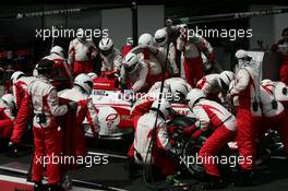 21.10.2007 Sao Paulo, Brazil,  Takuma Sato (JPN), Super Aguri F1, SA07 pit stop - Formula 1 World Championship, Rd 17, Brazilian Grand Prix, Sunday Race