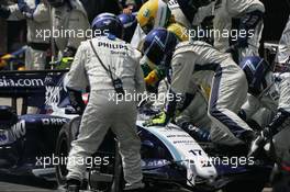 21.10.2007 Sao Paulo, Brazil,  A Willaims mechanic is knocked to to floor by Kazuki Nakajima (JPN) Williams F1 Team during a pit stop - Formula 1 World Championship, Rd 17, Brazilian Grand Prix, Sunday Race