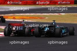 21.10.2007 Sao Paulo, Brazil,  Lewis Hamilton (GBR), McLaren Mercedes, Rubens Barrichello (BRA), Honda Racing F1 Team - Formula 1 World Championship, Rd 17, Brazilian Grand Prix, Sunday Race