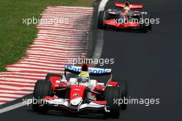 21.10.2007 Sao Paulo, Brazil,  Ralf Schumacher (GER), Toyota Racing, Lewis Hamilton (GBR), McLaren Mercedes - Formula 1 World Championship, Rd 17, Brazilian Grand Prix, Sunday Race