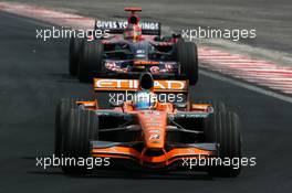 21.10.2007 Sao Paulo, Brazil,  Adrian Sutil (GER), Spyker F1 Team, Vitantonio Liuzzi (ITA), Scuderia Toro Rosso - Formula 1 World Championship, Rd 17, Brazilian Grand Prix, Sunday Race