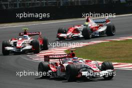 21.10.2007 Sao Paulo, Brazil,  Takuma Sato (JPN), Super Aguri F1, SA07 leads Anthony Davidson (GBR), Super Aguri F1 Team, SA07 - Formula 1 World Championship, Rd 17, Brazilian Grand Prix, Sunday Race