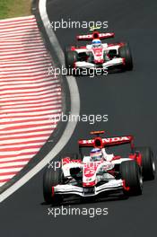 21.10.2007 Sao Paulo, Brazil,  Takuma Sato (JPN), Super Aguri F1, Anthony Davidson (GBR), Super Aguri F1 Team - Formula 1 World Championship, Rd 17, Brazilian Grand Prix, Sunday Race