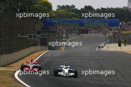 21.10.2007 Sao Paulo, Brazil,  Fernando Alonso (ESP), McLaren Mercedes, Robert Kubica (POL),  BMW Sauber F1 Team  - Formula 1 World Championship, Rd 17, Brazilian Grand Prix, Sunday Race