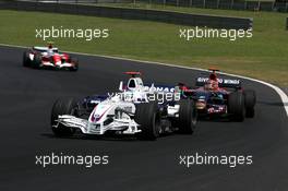 21.10.2007 Sao Paulo, Brazil,  Nick Heidfeld (GER), BMW Sauber F1 Team, Vitantonio Liuzzi (ITA), Scuderia Toro Rosso - Formula 1 World Championship, Rd 17, Brazilian Grand Prix, Sunday Race