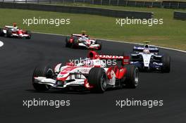 21.10.2007 Sao Paulo, Brazil,  Takuma Sato (JPN), Super Aguri F1, Kazuki Nakajima (JPN), Williams F1 Team - Formula 1 World Championship, Rd 17, Brazilian Grand Prix, Sunday Race