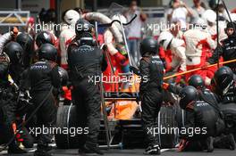 21.10.2007 Sao Paulo, Brazil,  Adrian Sutil (GER), Spyker F1 Team, F8-VII-B pit stop - Formula 1 World Championship, Rd 17, Brazilian Grand Prix, Sunday Race