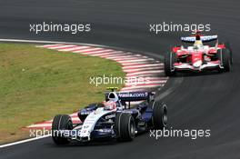 21.10.2007 Sao Paulo, Brazil,  Kazuki Nakajima (JPN), Williams F1 Team, Ralf Schumacher (GER), Toyota Racing - Formula 1 World Championship, Rd 17, Brazilian Grand Prix, Sunday Race