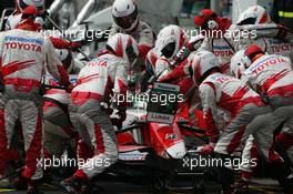 21.10.2007 Sao Paulo, Brazil,  Jarno Trulli (ITA), Toyota Racing pit stop - Formula 1 World Championship, Rd 17, Brazilian Grand Prix, Sunday Race