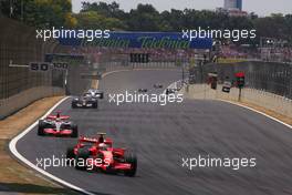 21.10.2007 Sao Paulo, Brazil,  Kimi Raikkonen (FIN), Räikkönen, Scuderia Ferrari, Fernando Alonso (ESP), McLaren Mercedes - Formula 1 World Championship, Rd 17, Brazilian Grand Prix, Sunday Race