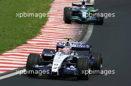 21.10.2007 Sao Paulo, Brazil,  Kazuki Nakajima (JPN), Williams F1 Team, Rubens Barrichello (BRA), Honda Racing F1 Team  - Formula 1 World Championship, Rd 17, Brazilian Grand Prix, Sunday Race