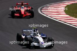 20.10.2007 Sao Paulo, Brazil,  Robert Kubica (POL),  BMW Sauber F1 Team , Felipe Massa (BRA), Scuderia Ferrari - Formula 1 World Championship, Rd 17, Brazilian Grand Prix, Saturday Qualifying