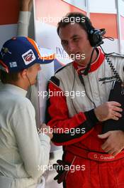 20.10.2007 Sao Paulo, Brazil,  Heikki Kovalainen (FIN), Renault F1 Team with a bridgestone engineer - Formula 1 World Championship, Rd 17, Brazilian Grand Prix, Saturday