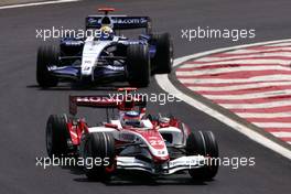 20.10.2007 Sao Paulo, Brazil,  Takuma Sato (JPN), Super Aguri F1 Team, Nico Rosberg (GER), WilliamsF1 Team - Formula 1 World Championship, Rd 17, Brazilian Grand Prix, Saturday Qualifying