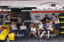 20.10.2007 Sao Paulo, Brazil,  Renault F1 Team mechanics watch Rugby World Cup Finale - Formula 1 World Championship, Rd 17, Brazilian Grand Prix, Saturday