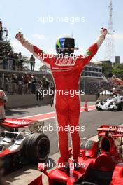 20.10.2007 Sao Paulo, Brazil,  pole position Felipe Massa (BRA), Scuderia Ferrari - Formula 1 World Championship, Rd 17, Brazilian Grand Prix, Saturday Qualifying