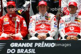 21.10.2007 Sao Paulo, Brazil,  Kimi Raikkonen (FIN), Räikkönen, Scuderia Ferrari, Fernando Alonso (ESP), McLaren Mercedes, Lewis Hamilton (GBR), McLaren Mercedes - Formula 1 World Championship, Rd 17, Brazilian Grand Prix, Sunday