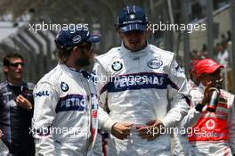 21.10.2007 Sao Paulo, Brazil,  Formula One drivers picture, The end of season group photo, Nick Heidfeld (GER), BMW Sauber F1 Team and Robert Kubica (POL),  BMW Sauber F1 Team  - Formula 1 World Championship, Rd 17, Brazilian Grand Prix, Sunday