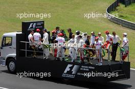 21.10.2007 Sao Paulo, Brazil,  Drivers parade, truck with all drivers - Formula 1 World Championship, Rd 17, Brazilian Grand Prix, Sunday