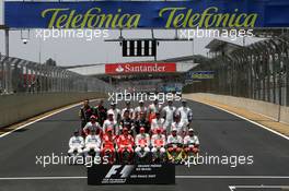 21.10.2007 Sao Paulo, Brazil,  Formula One drivers picture, The end of season group photo - Formula 1 World Championship, Rd 17, Brazilian Grand Prix, Sunday