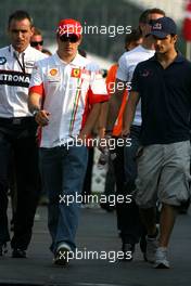 08.06.2007 Montreal, Canada,  Kimi Raikkonen (FIN), Räikkönen, Scuderia Ferrari, Vitantonio Liuzzi (ITA), Scuderia Toro Rosso - Formula 1 World Championship, Rd 6, Canadian Grand Prix, Friday