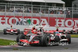 10.06.2007 Montreal, Canada,  Fernando Alonso (ESP), McLaren Mercedes, MP4-22 and Anthony Davidson (GBR), Super Aguri F1 Team, SA07 - Formula 1 World Championship, Rd 6, Canadian Grand Prix, Sunday Race