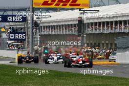 10.06.2007 Montreal, Canada,  Robert Kubica (POL),  BMW Sauber F1 Team, Jarno Trulli (ITA), Toyota Racing  - Formula 1 World Championship, Rd 6, Canadian Grand Prix, Sunday Race