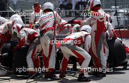 10.06.2007 Montreal, Canada,  Jarno Trulli (ITA), Toyota Racing, TF107, pitstop - Formula 1 World Championship, Rd 6, Canadian Grand Prix, Sunday Race