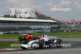 10.06.2007 Montreal, Canada,  Nick Heidfeld (GER), BMW Sauber F1 Team, F1.07 and Kimi Raikkonen (FIN), Räikkönen, Scuderia Ferrari, F2007 - Formula 1 World Championship, Rd 6, Canadian Grand Prix, Sunday Race