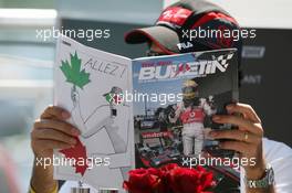10.06.2007 Montreal, Canada,  Honda Racing F1 Team member reads the Red Bulletin - Formula 1 World Championship, Rd 6, Canadian Grand Prix, Sunday