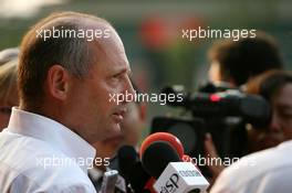 05.10.2007 Shanghai, China,  Ron Dennis (GBR), McLaren, Team Principal, Chairman - Formula 1 World Championship, Rd 16, Chinese Grand Prix, Friday