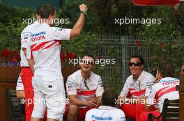 05.10.2007 Shanghai, China,  Ralf Schumacher (GER), Toyota Racing with Toyota team mates - Formula 1 World Championship, Rd 16, Chinese Grand Prix, Friday