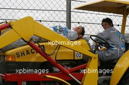 05.10.2007 Shanghai, China,  Track Marshalls hard at work - Formula 1 World Championship, Rd 16, Chinese Grand Prix, Friday Practice