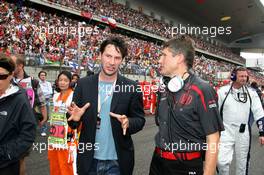 07.10.2007 Shanghai, China,  Nick Fry (GBR), Honda Racing F1 Team, Chief Executive Officer, Keanu Reeves, Actor - Formula 1 World Championship, Rd 16, Chinese Grand Prix, Sunday Pre-Race Grid