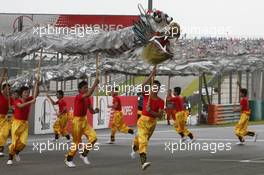 07.10.2007 Shanghai, China,  Pre-race entertainment - Formula 1 World Championship, Rd 16, Chinese Grand Prix, Sunday Pre-Race Grid